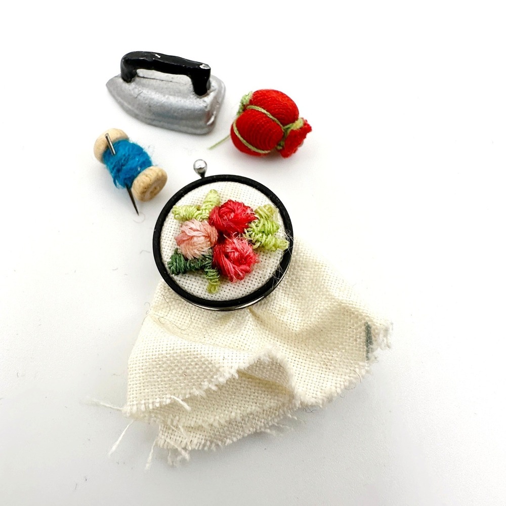 Miniature Dollhouse Sewing Set Embroidery Hoop Pincushion Spool Iron 1 12 Scale